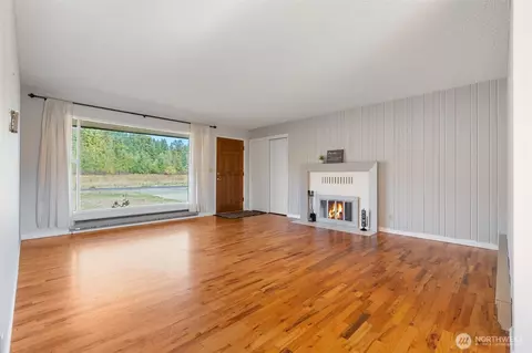 Living - 122 Armstrong Rd, Chehalis, WA 98532 photo 2 of 8