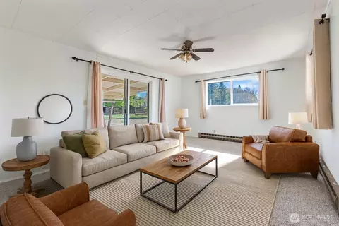 Living - 122 Armstrong Rd, Chehalis, WA 98532 photo 8 of 8