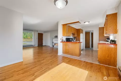 Living - 122 Armstrong Rd, Chehalis, WA 98532 photo 6 of 8