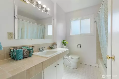 Bath - 122 Armstrong Rd, Chehalis, WA 98532 photo 1 of 1
