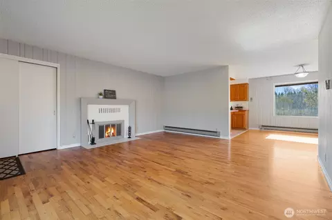 Living - 122 Armstrong Rd, Chehalis, WA 98532 photo 4 of 8