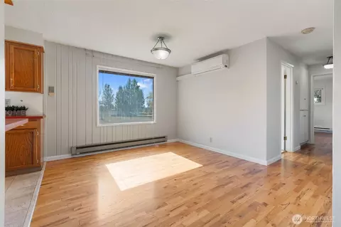 Living - 122 Armstrong Rd, Chehalis, WA 98532 photo 5 of 8