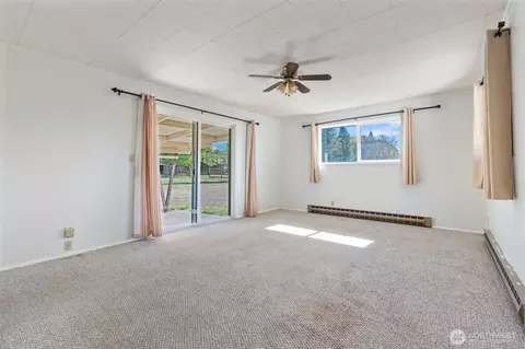 Living - 122 Armstrong Rd, Chehalis, WA 98532 photo 7 of 8