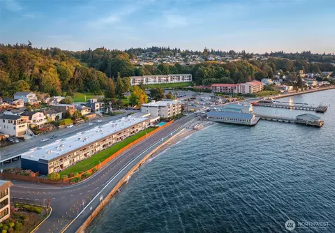 28120 Redondo Beach Dr S #206, Des Moines, WA 98198