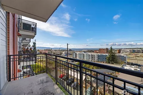 1015 Railroad #418, Bellingham, WA 98225
