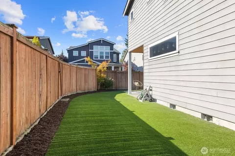 Exterior - 18406 13th Dr SE, Bothell, WA 98012 photo 7 of 8