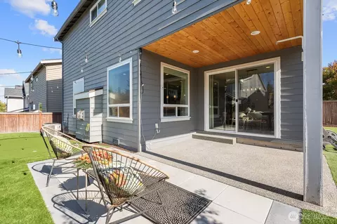 Exterior - 18406 13th Dr SE, Bothell, WA 98012 photo 6 of 8