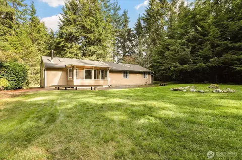 3100 Sea Eagle Ln, Greenbank, WA 98253
