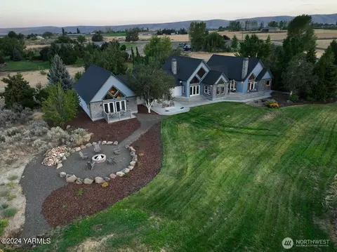 15783 Fisk Rd, Yakima, WA 98908