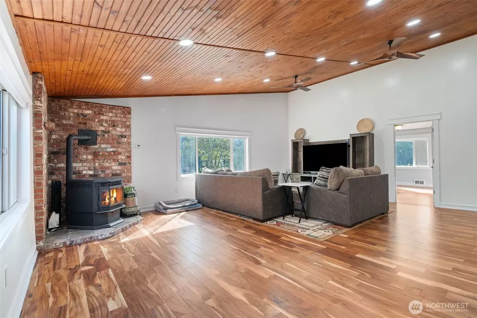 Living - 106 Pattee Rd, Chehalis, WA 98532 photo 6 of 6