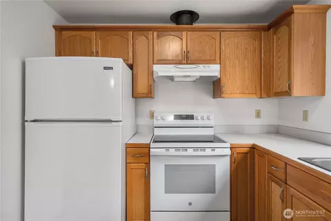Kitchen - 1805 165th Street Ct E, Spanaway, WA 98387 photo 3 of 4