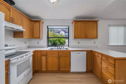 Kitchen - 1805 165th Street Ct E, Spanaway, WA 98387 photo 4 of 4