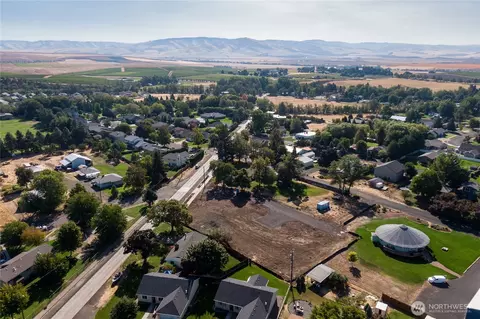 5 Copacetic Ct, Walla Walla, WA 99362