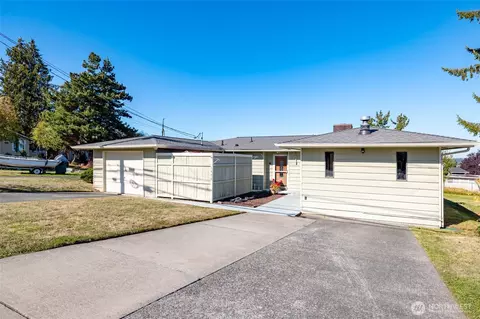 1406 29th St, Anacortes, WA 98221