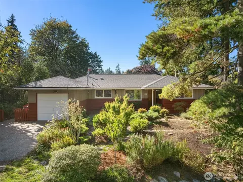 561 N 166th St, Shoreline, WA 98133