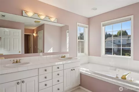 Bath - 3739 NW Knapp Ln, Camas, WA 98607 photo 1 of 2