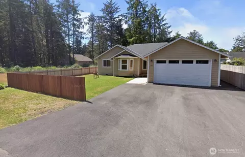 409 Snahapish Ave SE, Ocean Shores, WA 98569
