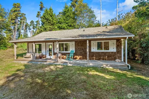1313 232nd Ln, Ocean Park, WA 98640