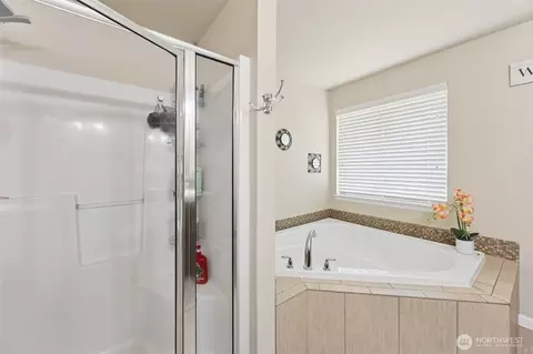 Bath - 103 Balmer St SW, Orting, WA 98360 photo 3 of 4