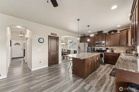 Entry Way - 103 Balmer St SW, Orting, WA 98360 photo 2 of 2