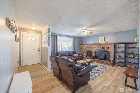 Entry Way - 642 Kitchen Dick Rd, Sequim, WA 98382 photo 1 of 1