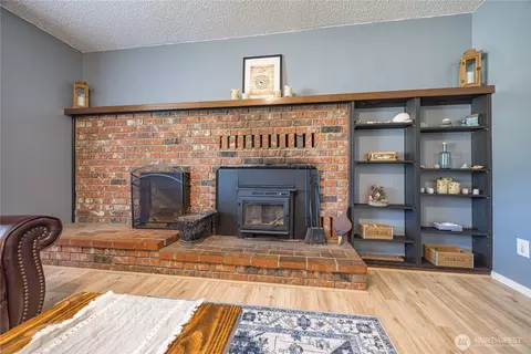 Living - 642 Kitchen Dick Rd, Sequim, WA 98382 photo 2 of 5