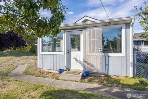 Exterior - 642 Kitchen Dick Rd, Sequim, WA 98382 photo 9 of 11