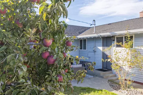 Exterior - 642 Kitchen Dick Rd, Sequim, WA 98382 photo 6 of 11