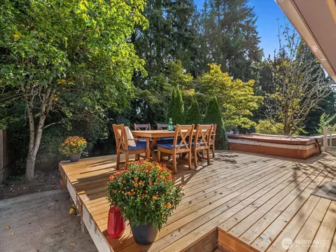 Exterior - 19116 106th Ave NE, Bothell, WA 98011 photo 4 of 10