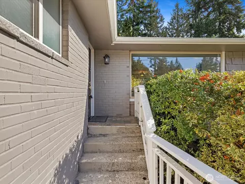 Exterior - 19116 106th Ave NE, Bothell, WA 98011 photo 3 of 10