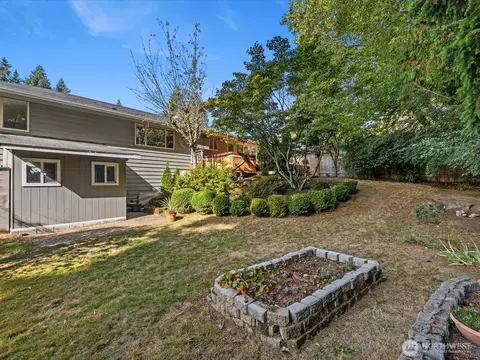 Exterior - 19116 106th Ave NE, Bothell, WA 98011 photo 6 of 10