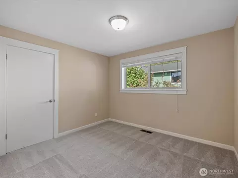 Bedroom - 19116 106th Ave NE, Bothell, WA 98011 photo 1 of 5