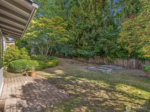 Exterior - 19116 106th Ave NE, Bothell, WA 98011 photo 7 of 10