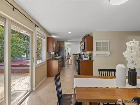 Dining - 19116 106th Ave NE, Bothell, WA 98011 photo 2 of 3
