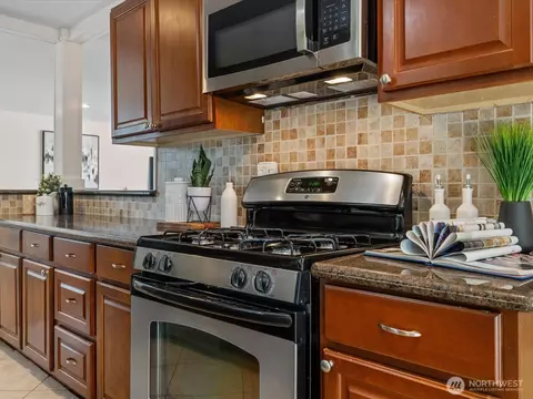 Kitchen - 19116 106th Ave NE, Bothell, WA 98011 photo 3 of 3