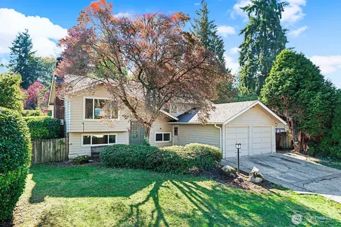 14221 SE 10th Pl, Bellevue, WA 98007