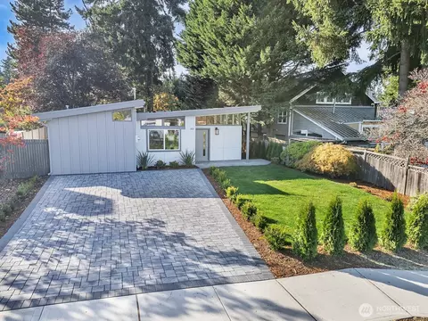 3131 112th Ave SE, Bellevue, WA 98004