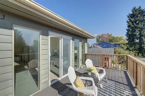 Exterior - 737 N 80th St, Seattle, WA 98103 photo 2 of 7