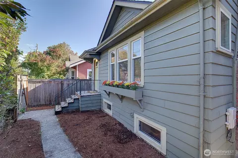 Exterior - 737 N 80th St, Seattle, WA 98103 photo 6 of 7