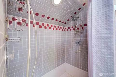 Bath - 737 N 80th St, Seattle, WA 98103 photo 3 of 3