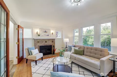 Living - 737 N 80th St, Seattle, WA 98103 photo 1 of 2