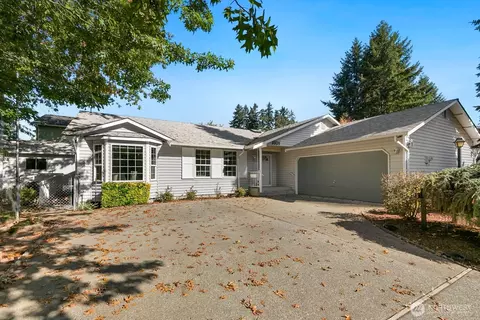 3908 NE 10th St, Renton, WA 98056