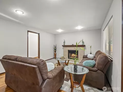 Living - 18008 25th Dr SE, Bothell, WA 98012 photo 7 of 7
