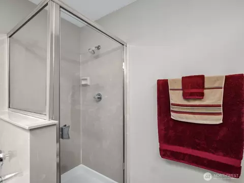 Bath - 18008 25th Dr SE, Bothell, WA 98012 photo 4 of 5