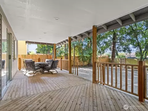 Exterior - 18008 25th Dr SE, Bothell, WA 98012 photo 5 of 6