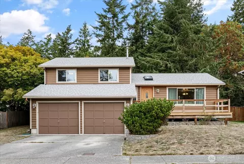 1864 NE 11th Ave, Oak Harbor, WA 98277