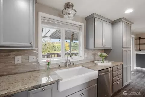 Kitchen - 14515 145th St E, Orting, WA 98360 photo 3 of 5