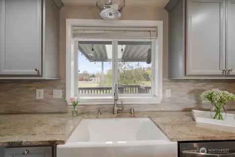 Kitchen - 14515 145th St E, Orting, WA 98360 photo 4 of 5