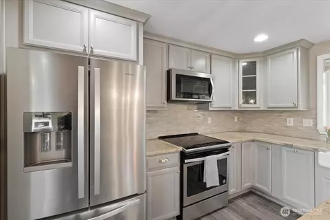 Kitchen - 14515 145th St E, Orting, WA 98360 photo 2 of 5