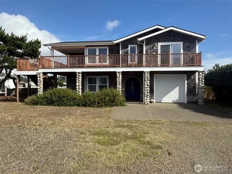 35210 F Pl, Ocean Park, WA 98640